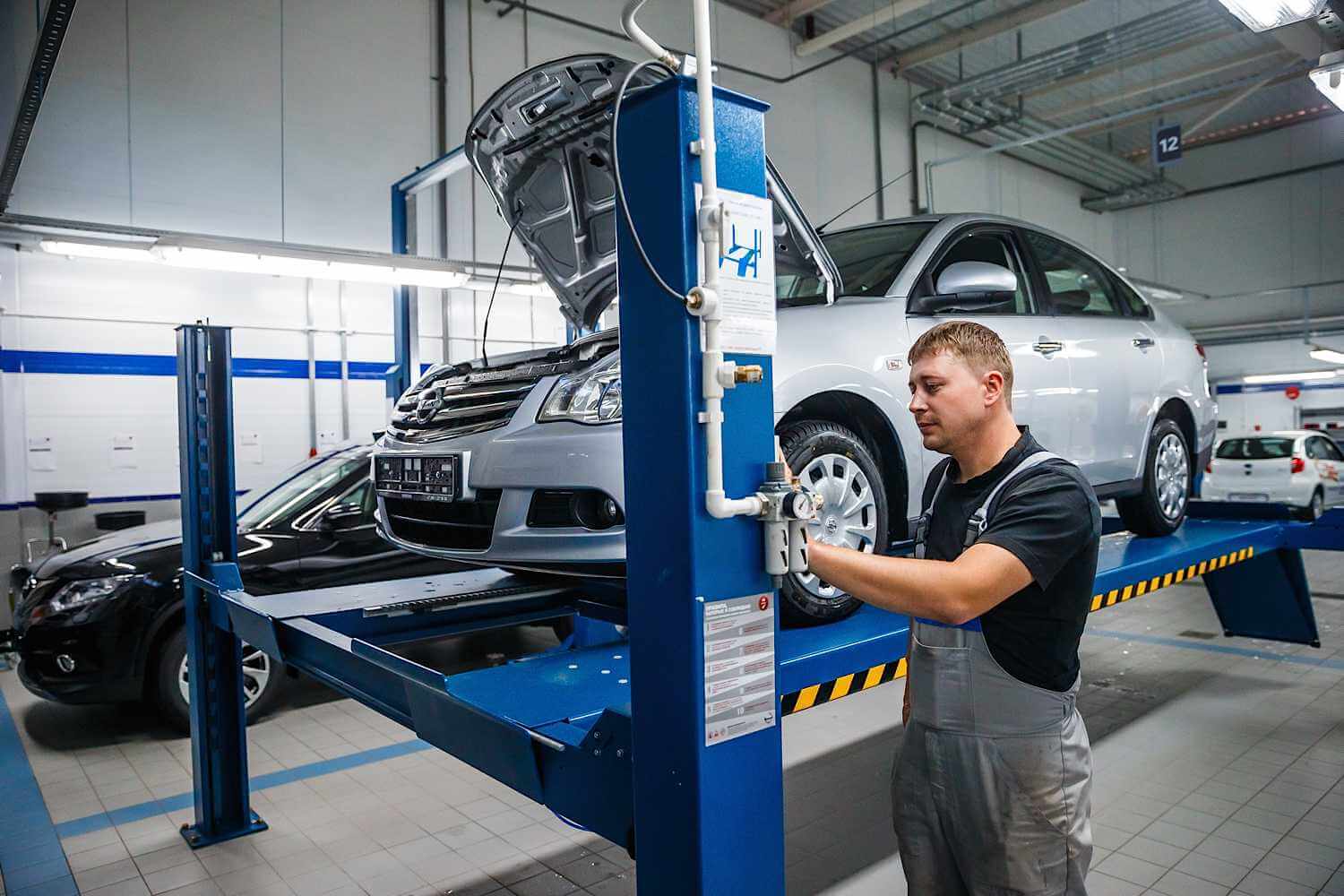 Снятие/установка рулевого наконечника автомобиля Volkswagen Golf R в  Краснодаре. Онлайн-запись на услугу в автосервис КЛЮЧАВТО